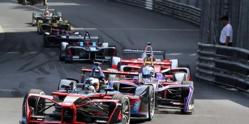 Thiết bị và công nghệ được sử dụng trong xe  đua 